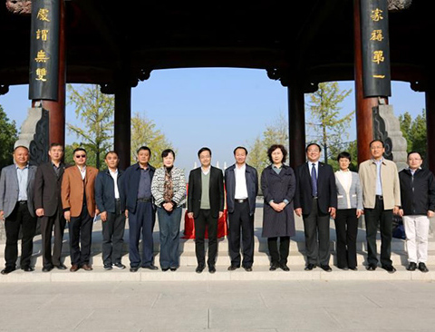 �Rȫ���ں����M���{��