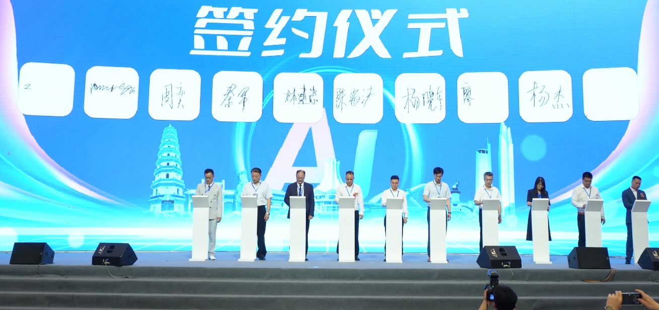 /home/ql/下載/廣西“僑助千企萬品出海”行動在南寧啟動/簽約儀式.jpg簽約儀式